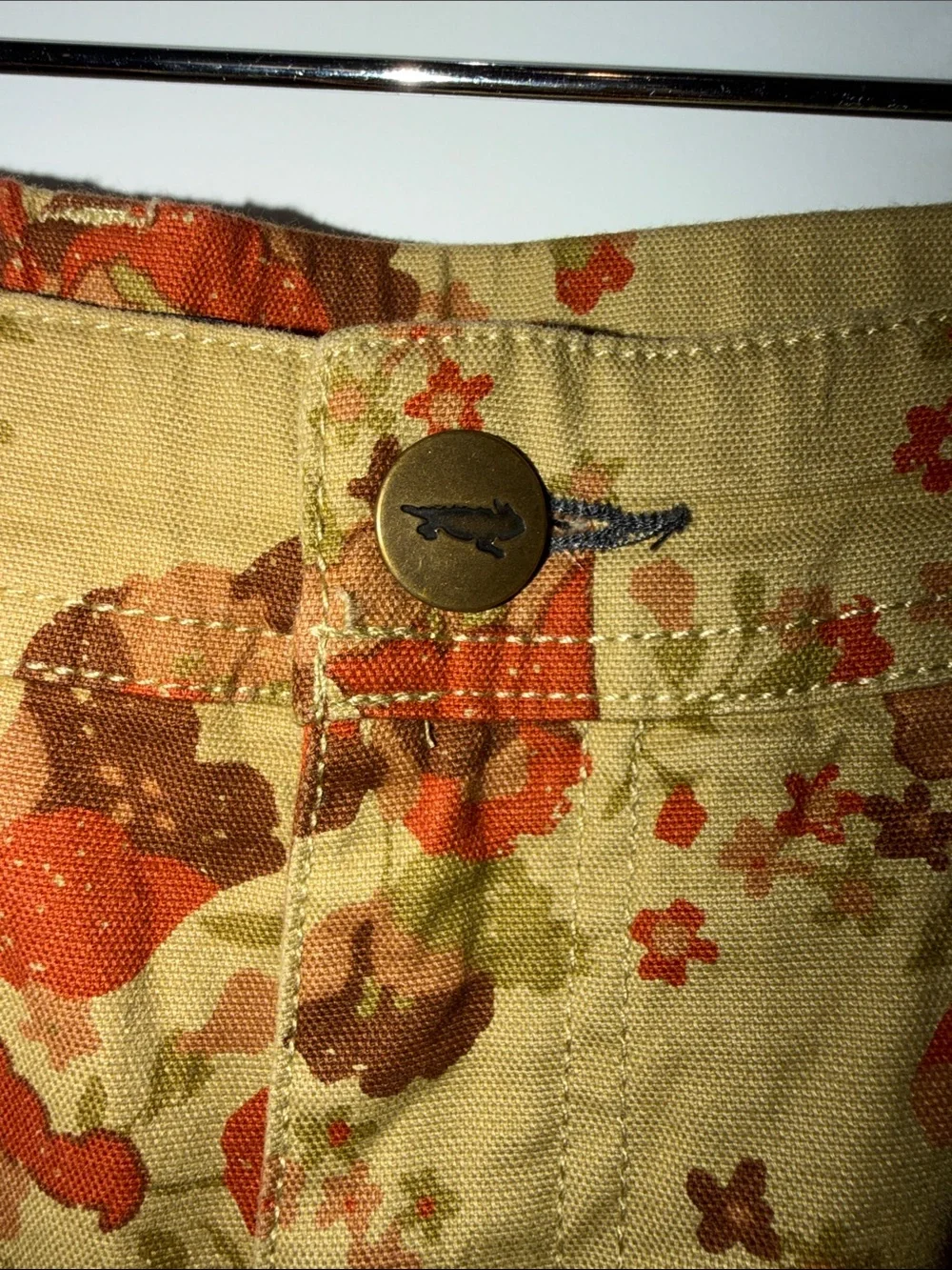 Toad&Co Tan Organic Cotton Shorts Earthworks Red Floral Women’s Size 8 - Picture 4 of 9